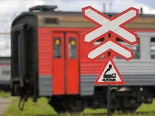 ПАМЯТКА ВОДИТЕЛЯМ ТРАНСПОРТНЫХ СРЕДСТВ  О БЕЗОПАСНОСТИ ДВИЖЕНИЯ НА ЖЕЛЕЗНОДОРОЖНЫХ ПЕРЕЕЗДАХ